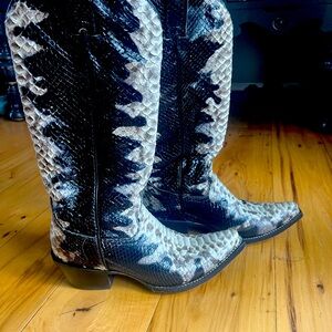 Idyllwind Snakeskin Women’s Cowboy Boots Size 8.5B medium